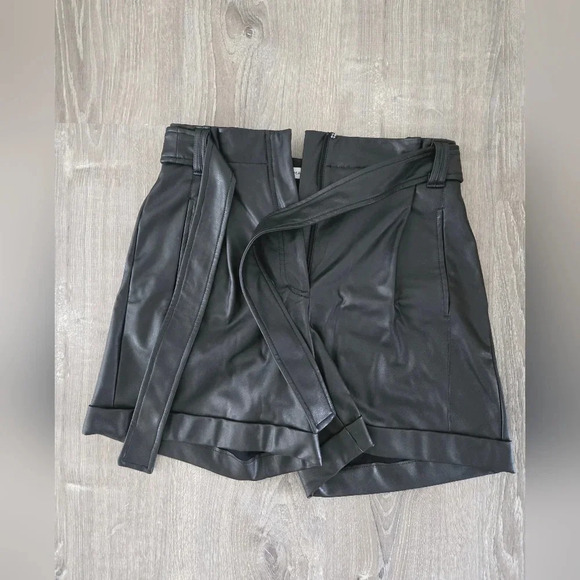 Marella Faux Leather Belted Bermuda Shorts size 6 - Picture 2 of 4